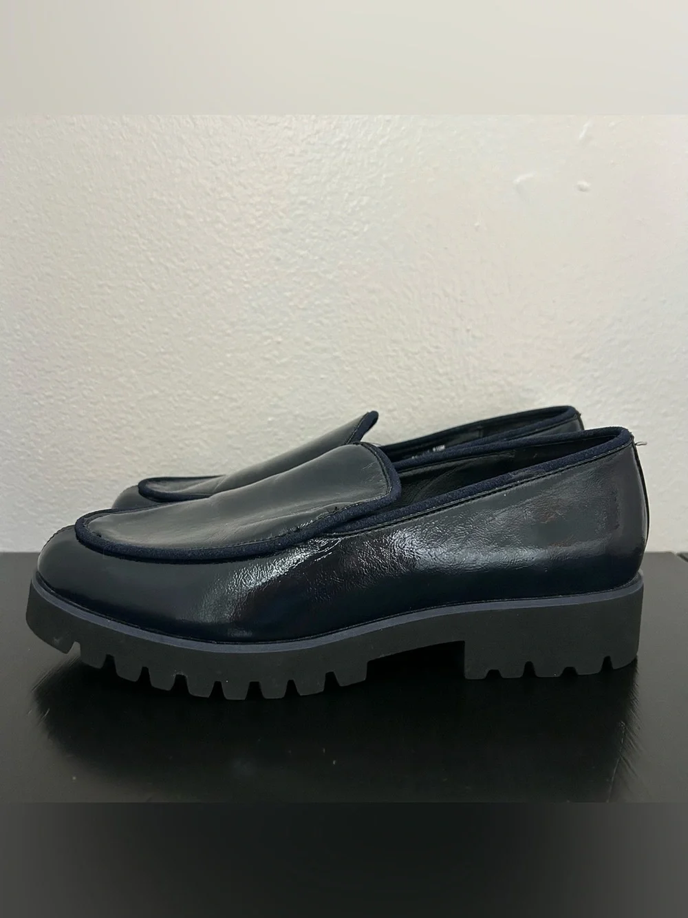 Donald Pliner Navy Crinkle Patent Leather Chunky Loafers Womens 8.5 Shoes